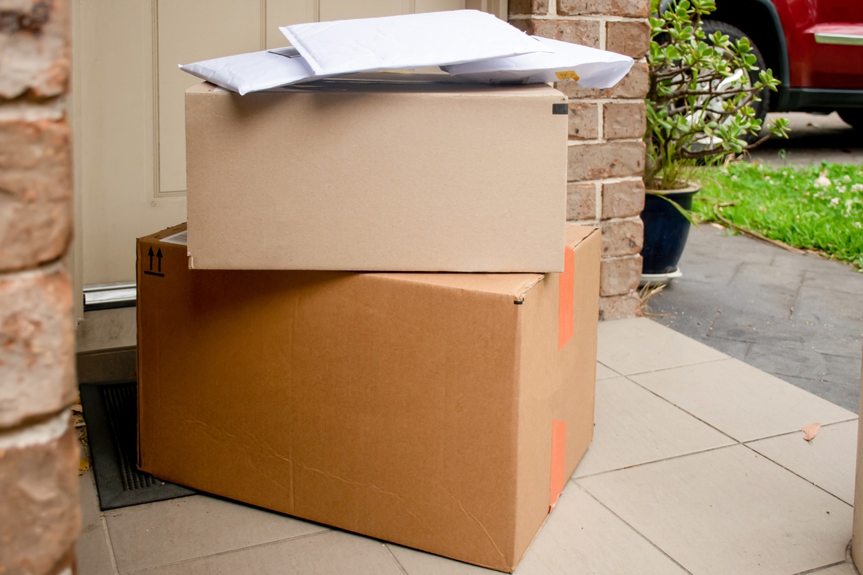 packages-at-door-package-theft-prevention